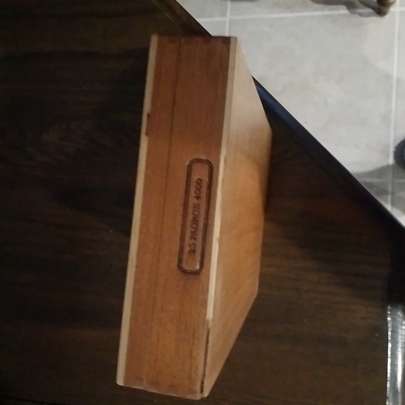 Authentic Wooden Cigar Box - Picture 5 of 9